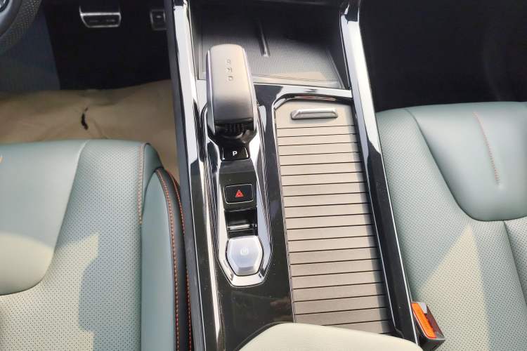 Used Geely Auto Emgrand X7 Sport 2024 1.5TD Prestige Edition
