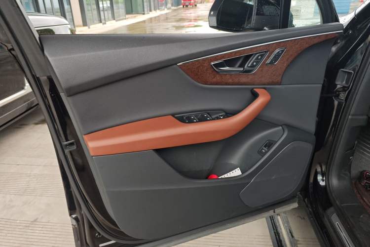 Used Audi Q7 2021 55 TFSI quattro S line Sport model
