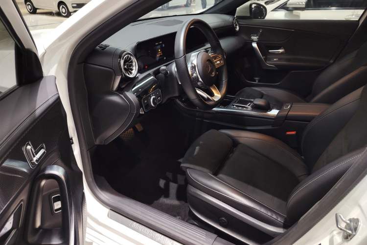 Used Mercedes-Benz A-Class 2022 Revised Version A 200 L Sport Sedan Fashionable Style