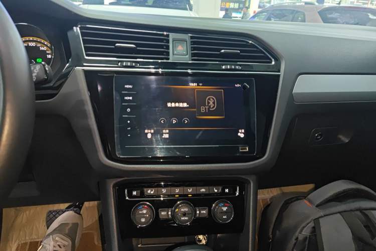 Used Volkswagen Tiguan L 2019 Revised 330TSI Automatic Two-Wheel Drive Smart & Luxury Edition China VI Standard
