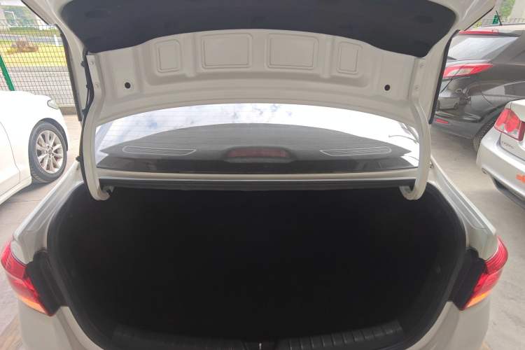 Used Kia K2 2017 Sedan 1.4L Manual Transmission 15th Anniversary Special Edition GLS