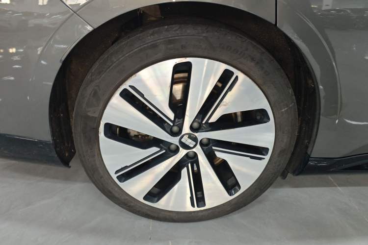 Used  E8 2024 665 km Range Rear-Drive Starship Intelligent Driving Version