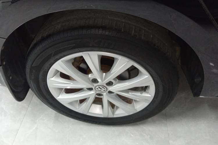 Used Volkswagen Lavida 2017 1.6L Automatic Comfort Edition
