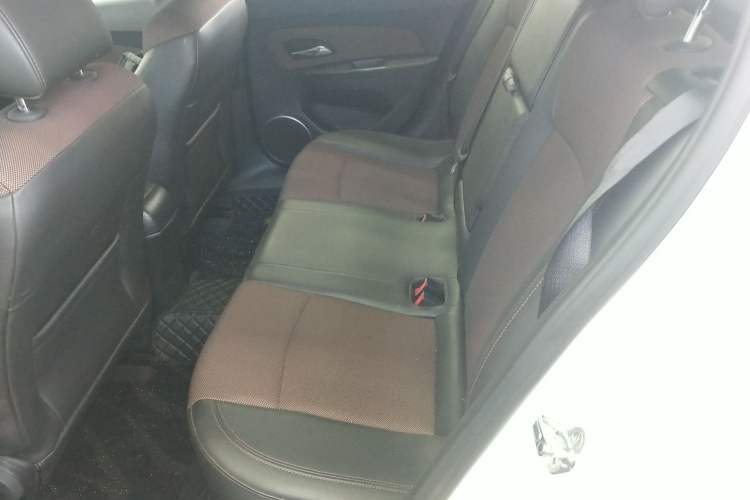 Used Chevrolet Cruze 2013 Hatchback 1.6L Manual Luxury Model
