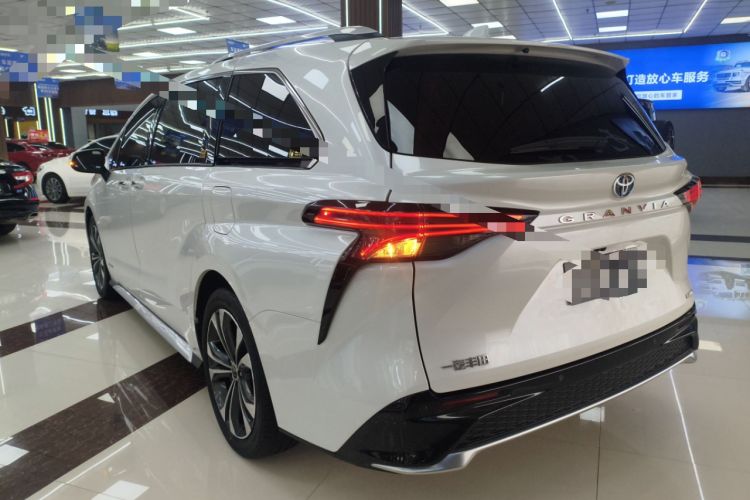 Used Toyota Granvia 2023 2.5L Hybrid Flagship VIP Edition