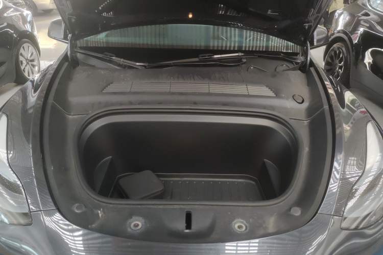 Used Tesla Model Y 2024 Rear-Wheel-Drive Version
