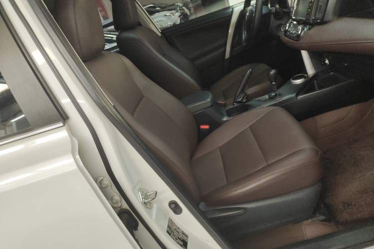 Used Toyota RAV4 2015 2.0L CVT Two-Wheel Drive Fashion Edition
