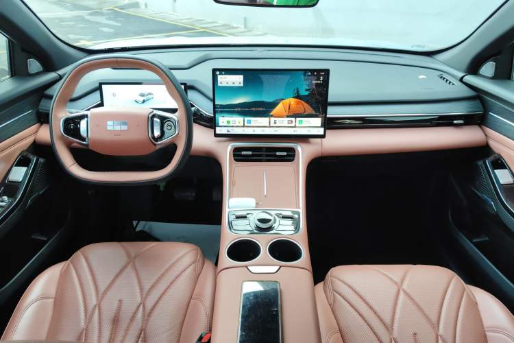 Used  L6 2025 EM-i 140km Starship Edition
