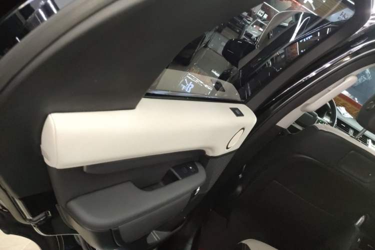 Used Land Rover Discovery 2021 360 PS R-Dynamic S
