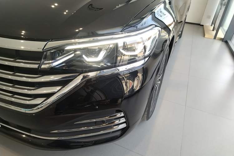 Used Volkswagen Viloran 2024 380TSI Premium Edition
