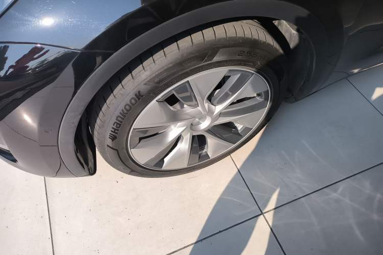 Used Tesla Model Y 2021 Long-Range All-Wheel-Drive Version
