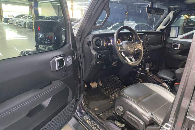 Used  Gladiator 2022 3.6L Pioneer Edition
