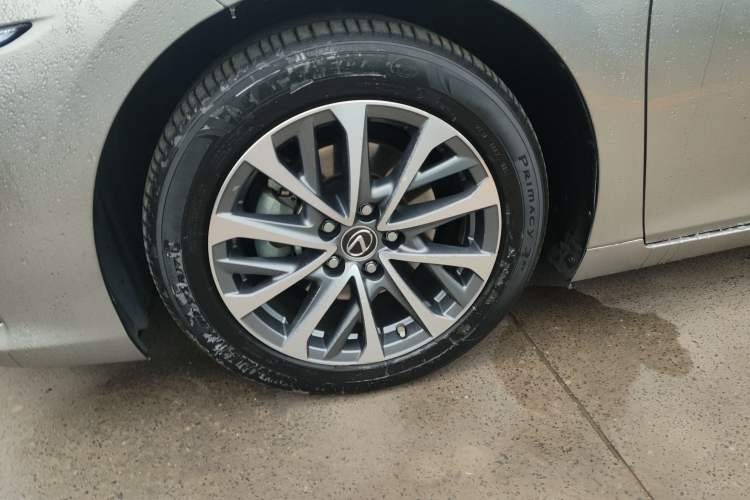 Used Lexus ES 2022 300h Excellence Edition
