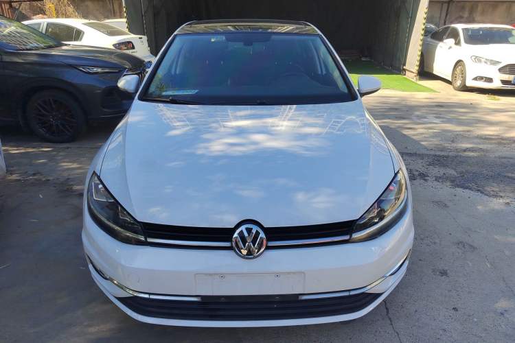 Used Volkswagen Golf 2018 230TSI Automatic Luxury Version
