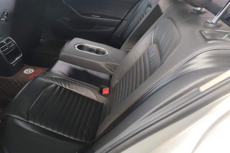 Used Volkswagen Magotan 2017 330TSI DSG Leading Model
