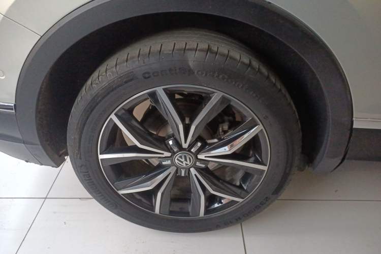 Used Volkswagen Tiguan L 2020 330TSI Automatic Two-Wheel Drive Smart Luxury Edition China VI Standard
