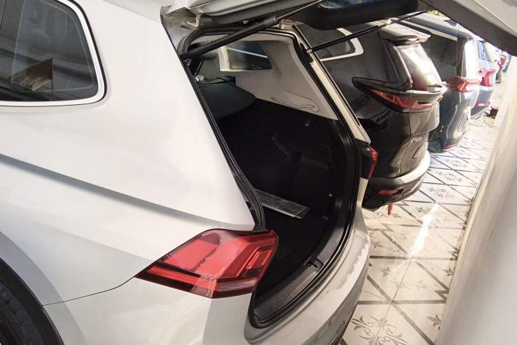 Used Volkswagen Tiguan L 2017 330TSI Automatic Two-Wheel Drive Luxury Edition
