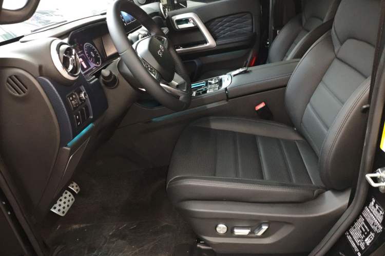 Used Beijing Auto BJ40 2023 2.0T Automatic Four-Wheel Drive Urban Hunter Edition Chivalrous Type
