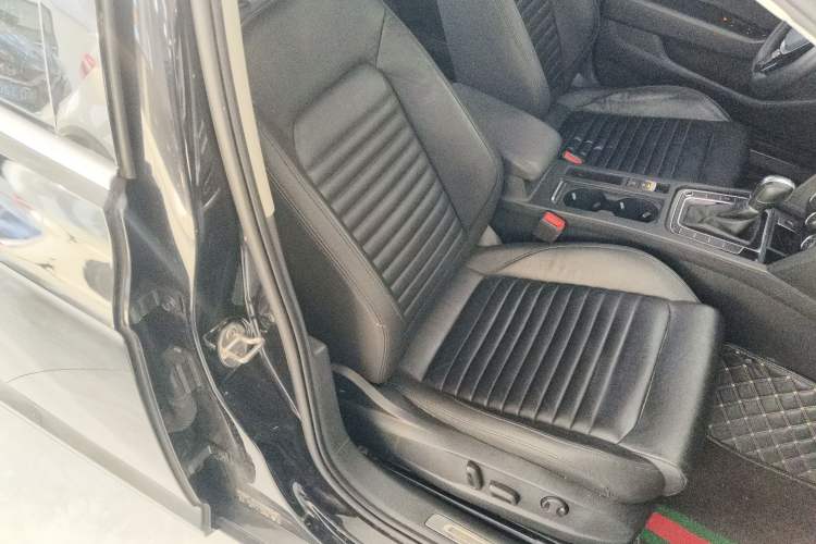 Used Volkswagen Magotan 2019 330TSI DSG Leading Model China VI Standard