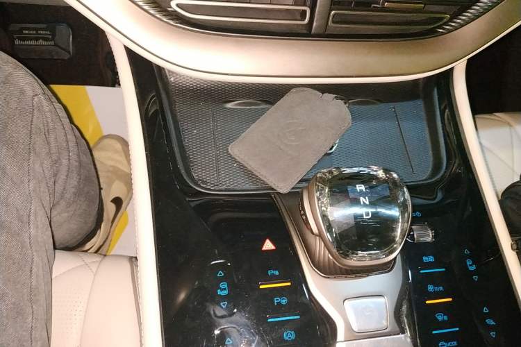 Used Denza D9 2022 DM-i 970 Four-Wheel Drive Prestige Model
