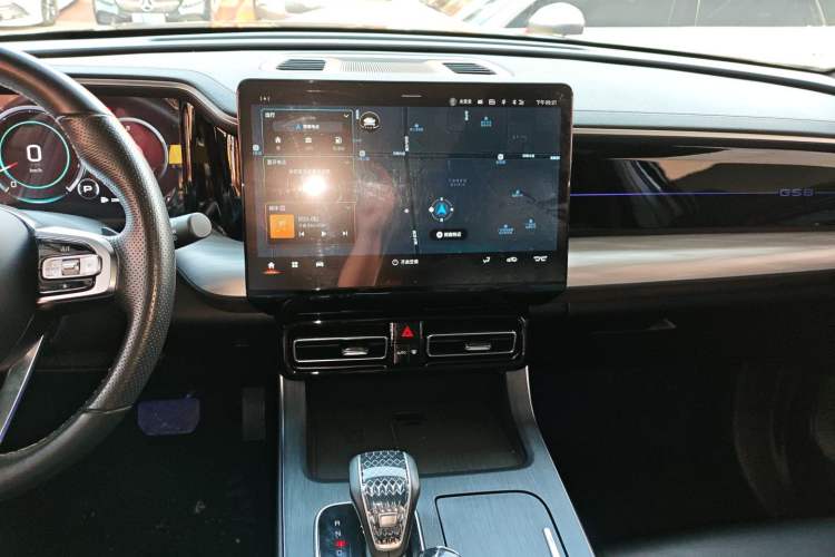 Used GAC Trumpchi GS8 2022 Linghang Series 2.0 TGDI Two-Wheel-Drive Luxury Smart Connectivity Version (7 Seats)
