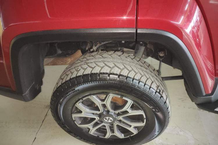 Used  BJ40 2019 2.0T Automatic Four-Wheel Drive Urban Hunter Edition Flagship Model China V Emission Standard