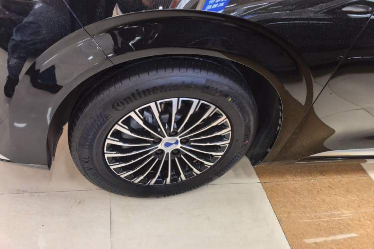 Used Denza D9 2024 DM-i 1050 Luxury Model