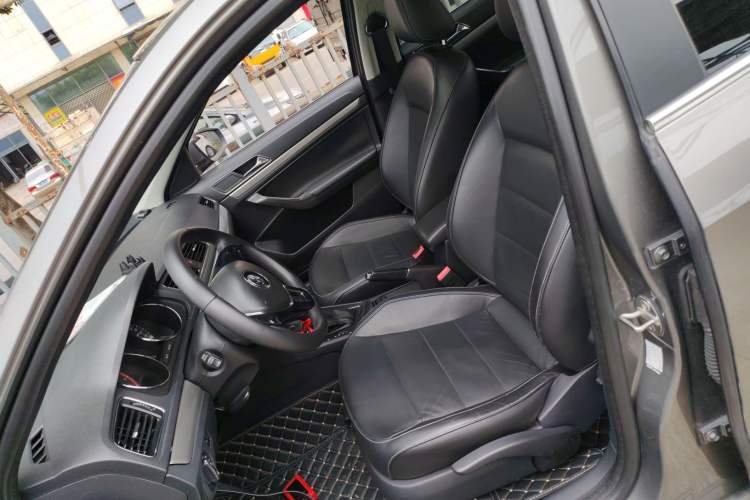 Used Volkswagen Lavida 2015 1.6L Automatic Comfort Edition
