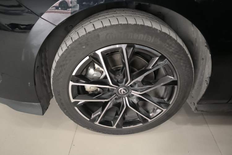 Used Changan UNI-V iDD 2024 Blue Whale Smart Electric iDD 136km Luxury Model
