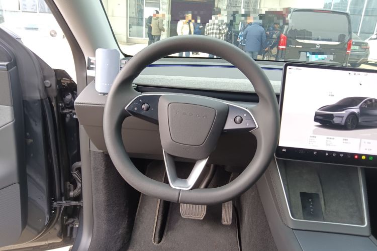 Used Tesla Model Y 2025 Rear-Wheel-Drive Version
