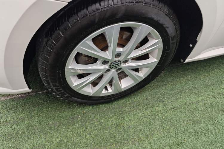 Used Volkswagen Lavida 2015 230TSI DSG Comfort Edition
