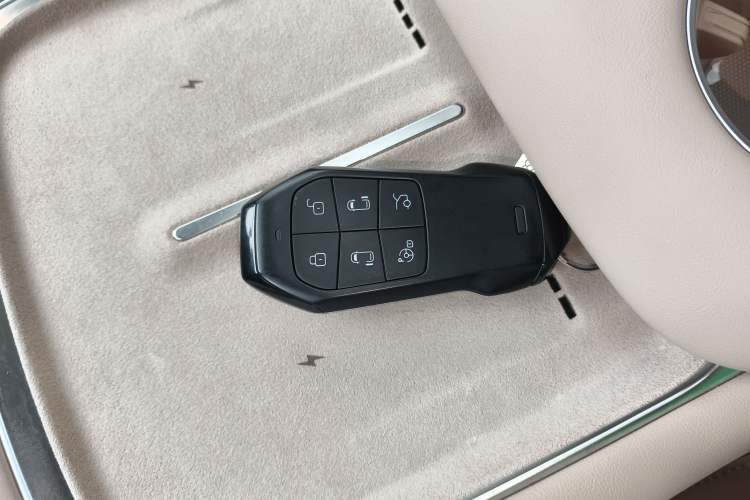 Used XPeng X9 2025 740 Ultra-Long Range Max
