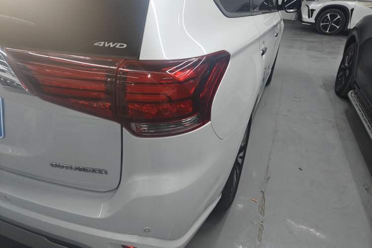 Used Mitsubishi Outlander 2021 2.4L 4x4 Zhi Xiang Edition 7 Seats