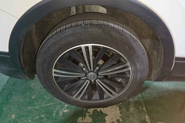 Used Volkswagen Tiguan L 2019 330TSI Automatic Two-Wheel Drive Luxury Edition China V Standard
