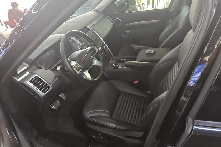 Used Land Rover Discovery 2023 360 PS R-Dynamic S
