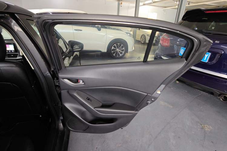 Used Mazda Mazda 3 Axela 2017 Sedan 1.5L Automatic Comfort Model Emission Standard China V
