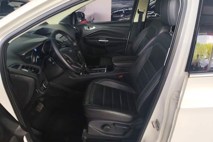 Used Ford Kuga 2017 EcoBoost 180 Two-Wheel-Drive Platinum Edition
