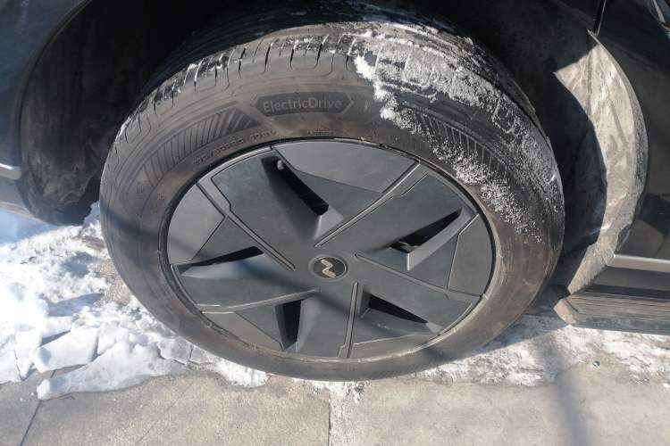 Used ONVO Luxeed L90 2025 Model—Ultra Six-Seater Version
