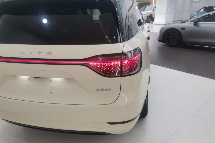 Used Hima AITO M9 2024 Range-Extended Ultra Version 42 kWh 6-Seater Model
