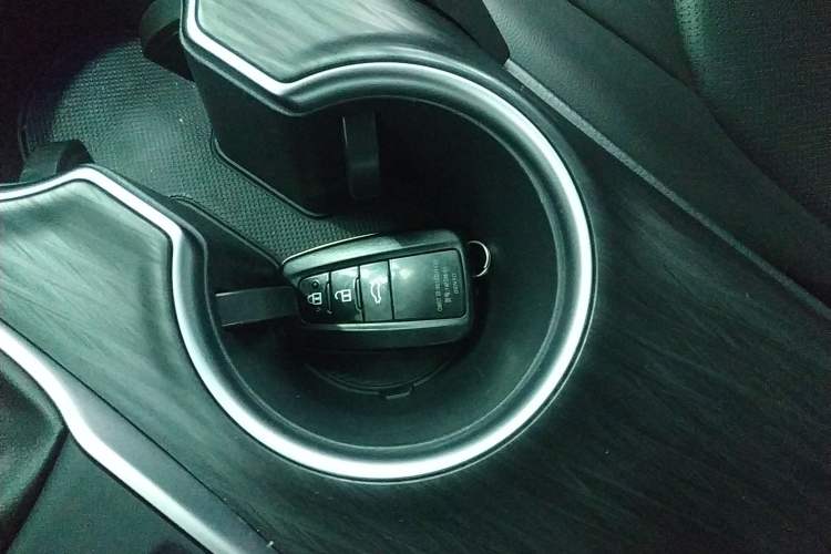 Used Toyota Camry 2023 2.0G Luxury Edition
