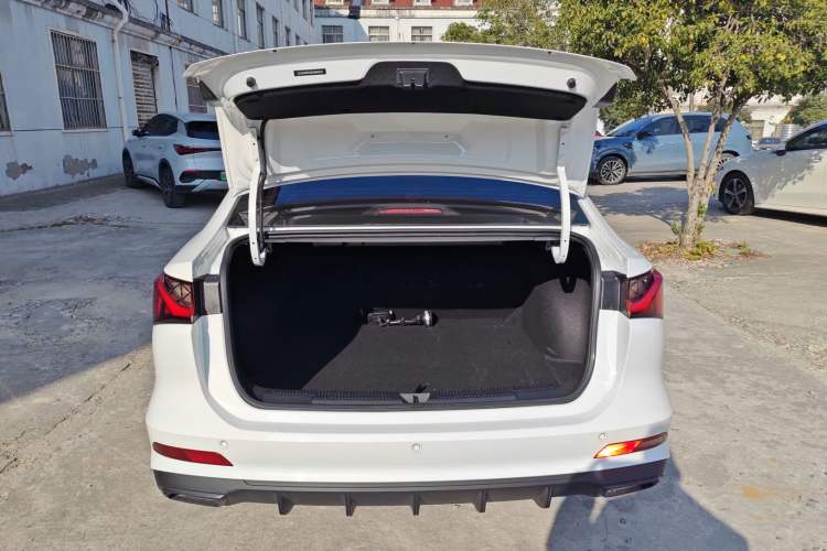 Used Roewe i5 2023 1.5L Manual Comfort Edition
