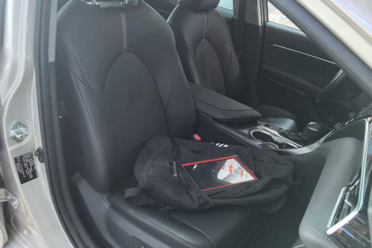 Used Toyota Camry 2023 2.0G Luxury Edition
