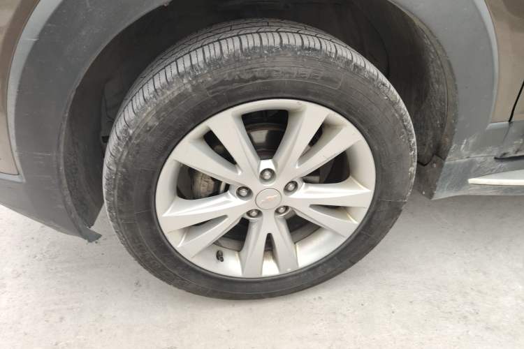 Used Chevrolet Captiva 2015 2.4L 4x4 Flagship Edition 7-Seater
