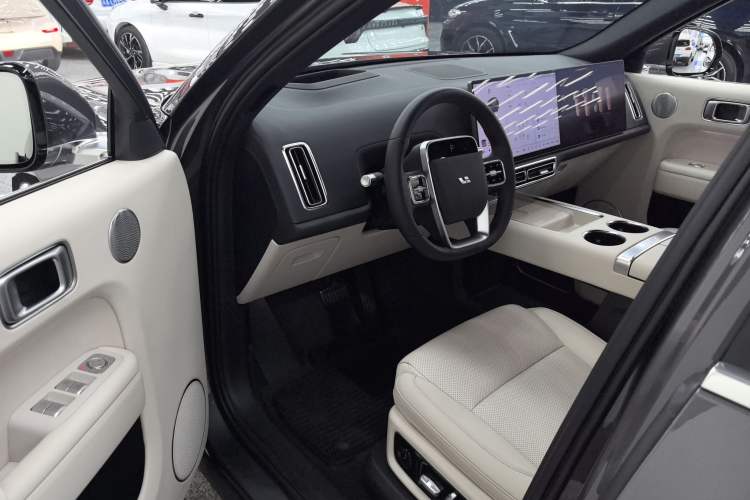 Used Li Auto L8 2023 Pro Model
