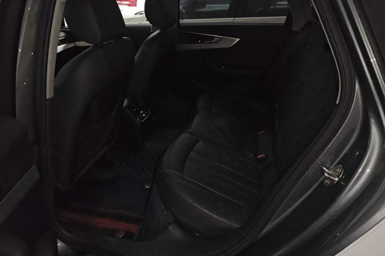 Used Audi A4L 2018 30th Anniversary Edition 40 TFSI Fashion Model
