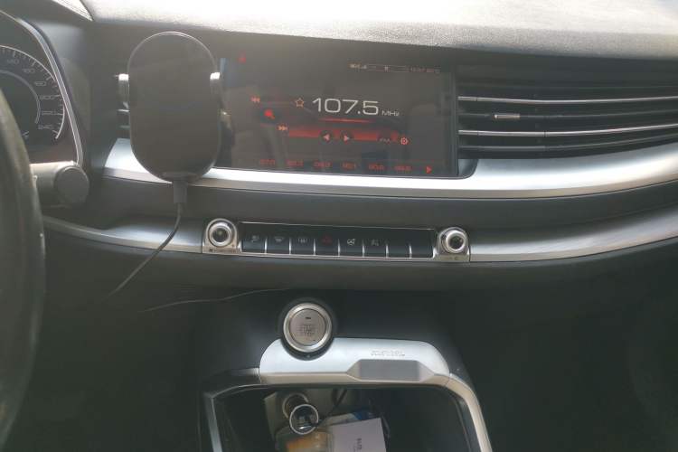 Used Haval H6 2017 Red Label 2.0T Automatic Two-Wheel Drive ZhiShang Model
