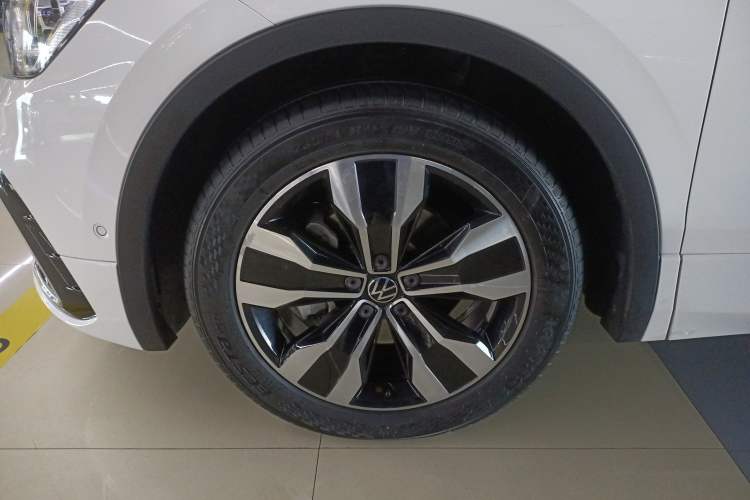 Used Volkswagen Tiguan L 2022 330TSI Automatic Two-Wheel Drive R-Line Enhanced Edition
