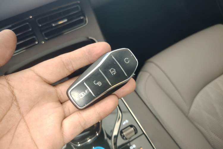 Used BYD Han 2025 EV with 701 km of Laser Radar-Enabled Intelligent Driving