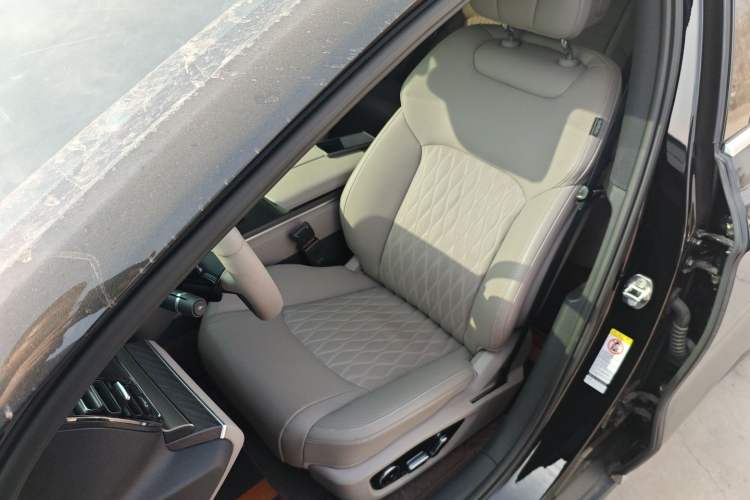 Used BYD Han 2025 EV with 701 km of Laser Radar-Enabled Intelligent Driving