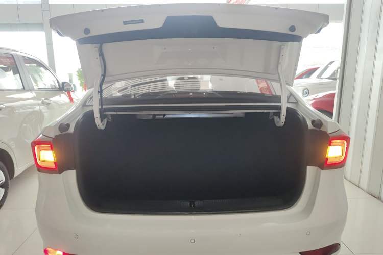 Used Roewe i5 2020 1.5L Automatic 4G Connected Linghao Edition
